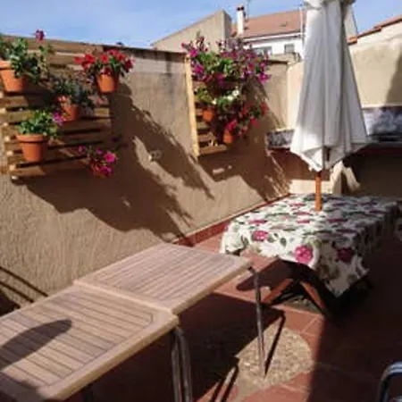 Spacious House In With Garden